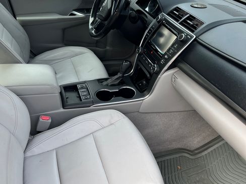 Used 2015 Toyota Camry XLE w/ Moonroof Package image 14