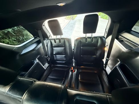 Used 2016 Ford Explorer XLT w/ Equipment Group 202A image 12