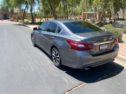 Used 2018 Nissan Altima 2.5 SL FWD image 4