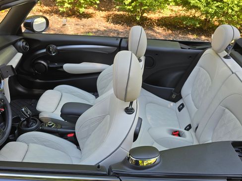 Used 2023 MINI Cooper Cooper Convertible 2D w/ Signature Upholstery Package image 2