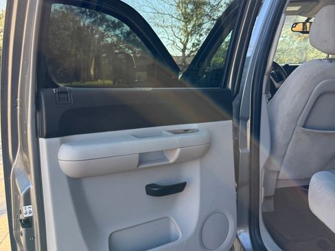 Used 2008 Chevrolet Silverado 2500 LT w/ 2LT Convenience Package image 6