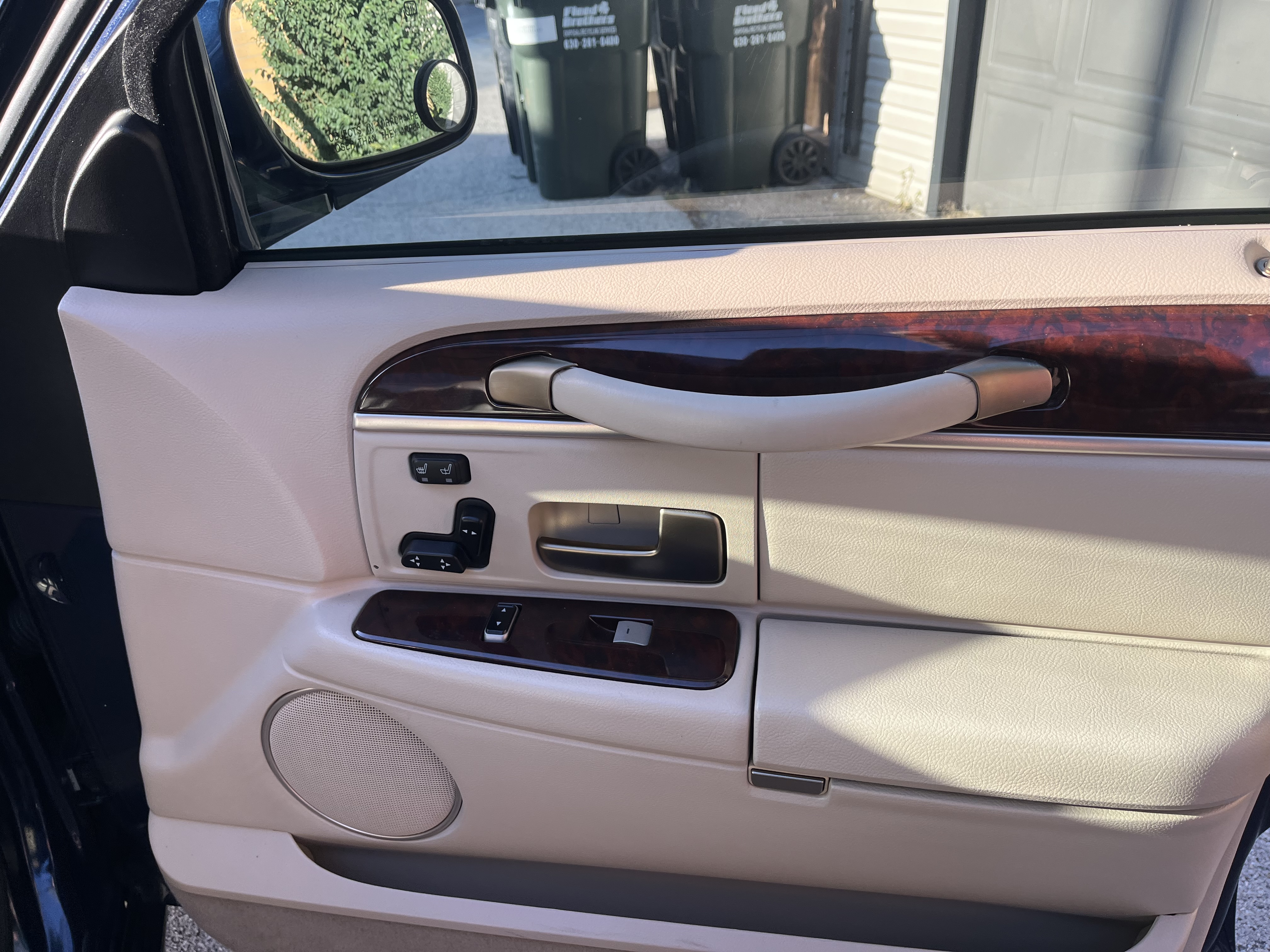 Used 2009 Lincoln Town Car Signature L RWD image 24