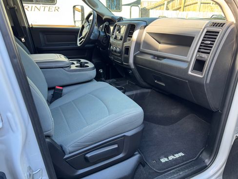 Used 2018 RAM 2500 Tradesman w/ Chrome Appearance Group image 9
