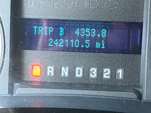 Used 2010 Ford F150 XLT image 11