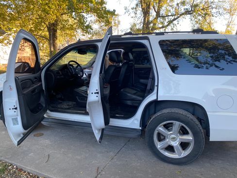 Used 2010 Chevrolet Tahoe LTZ image 12