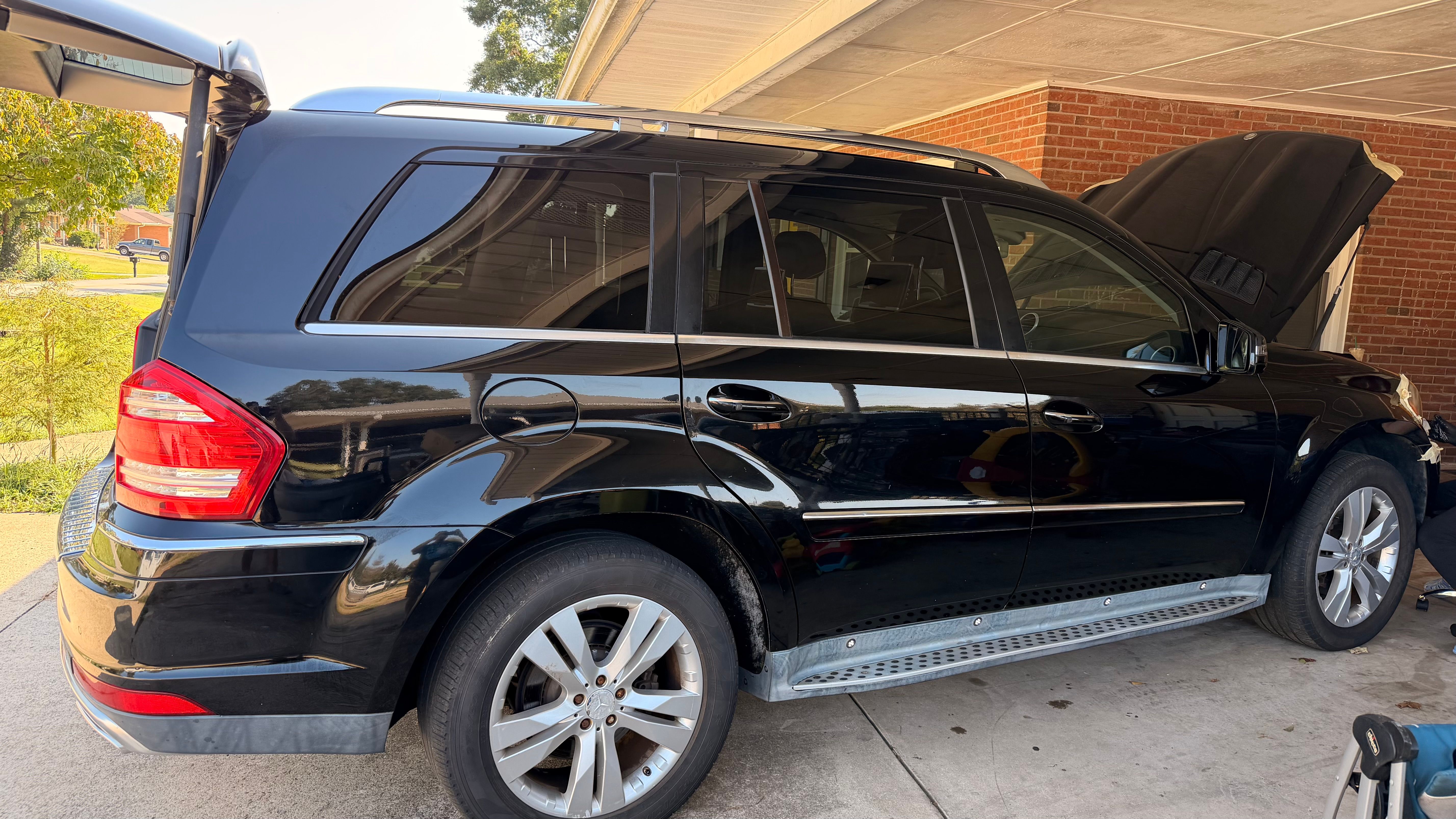 Used 2011 Mercedes-Benz GL 450 4MATIC image 4