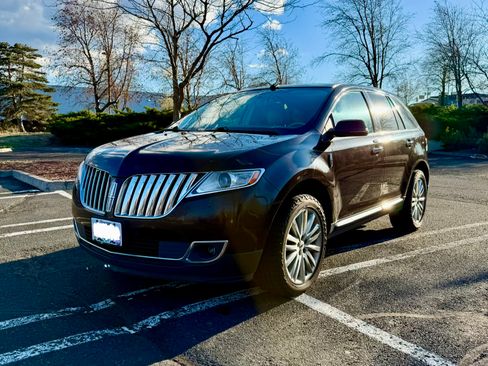 Used 2013 Lincoln MKX AWD image 1