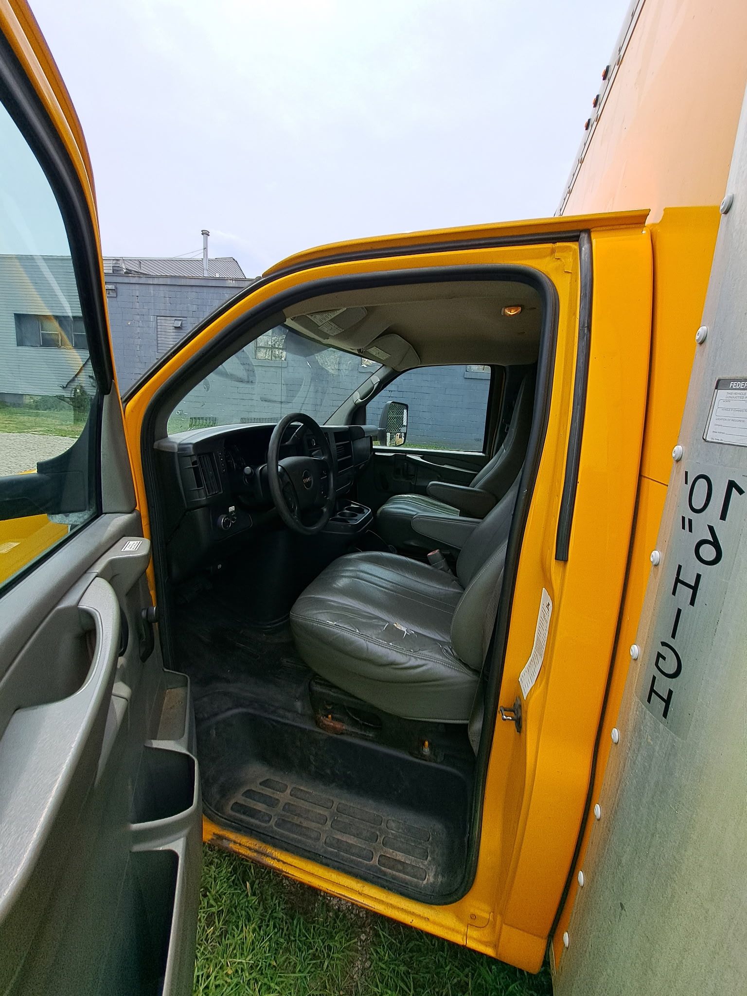 Used 2014 GMC Savana 3500 Extended RWD image 2