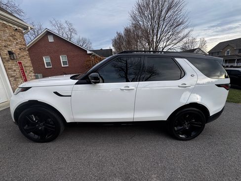 Used 2022 Land Rover Discovery S R-Dynamic image 1