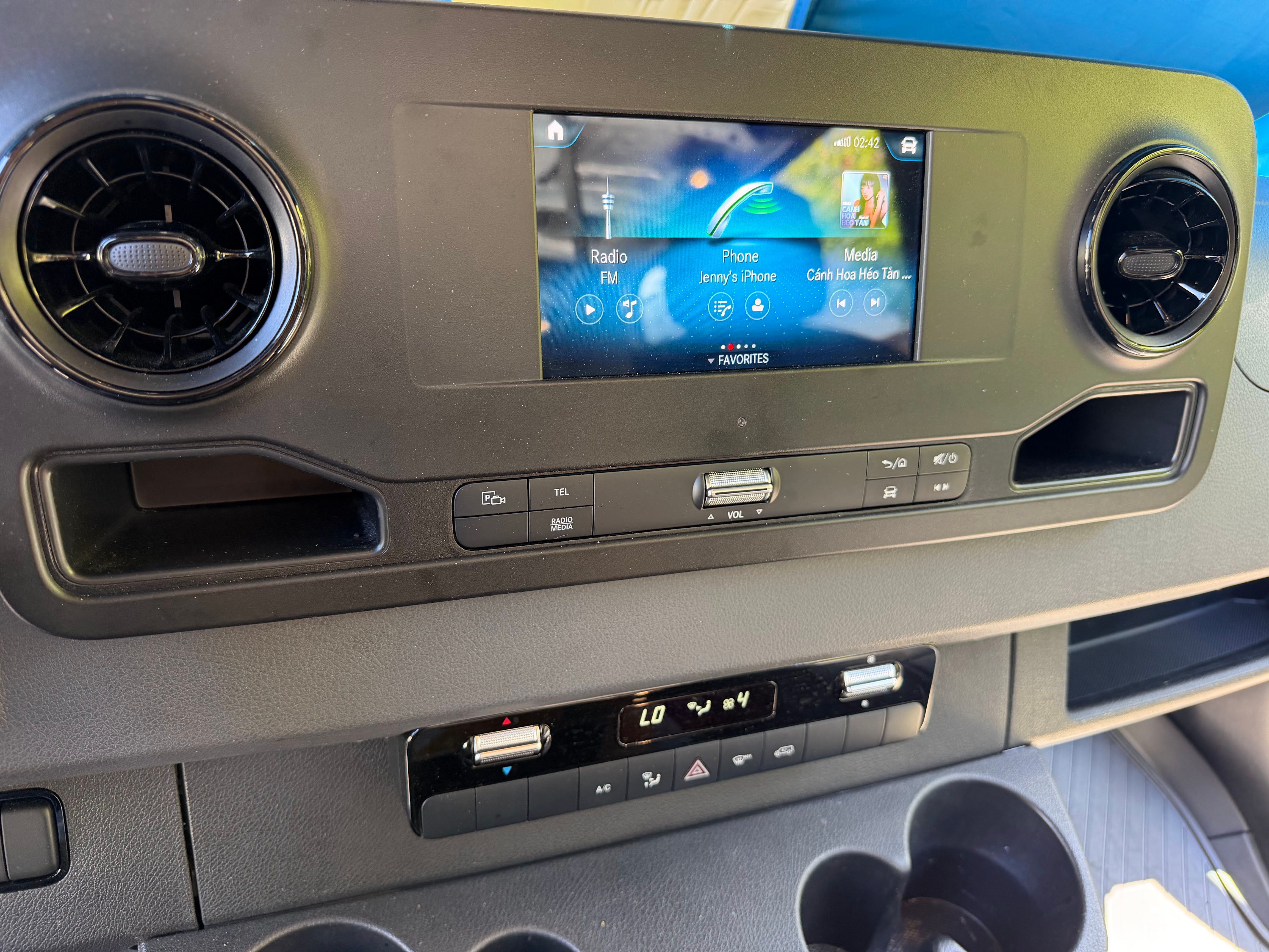 Used 2024 Mercedes-Benz Sprinter 2500 image 11