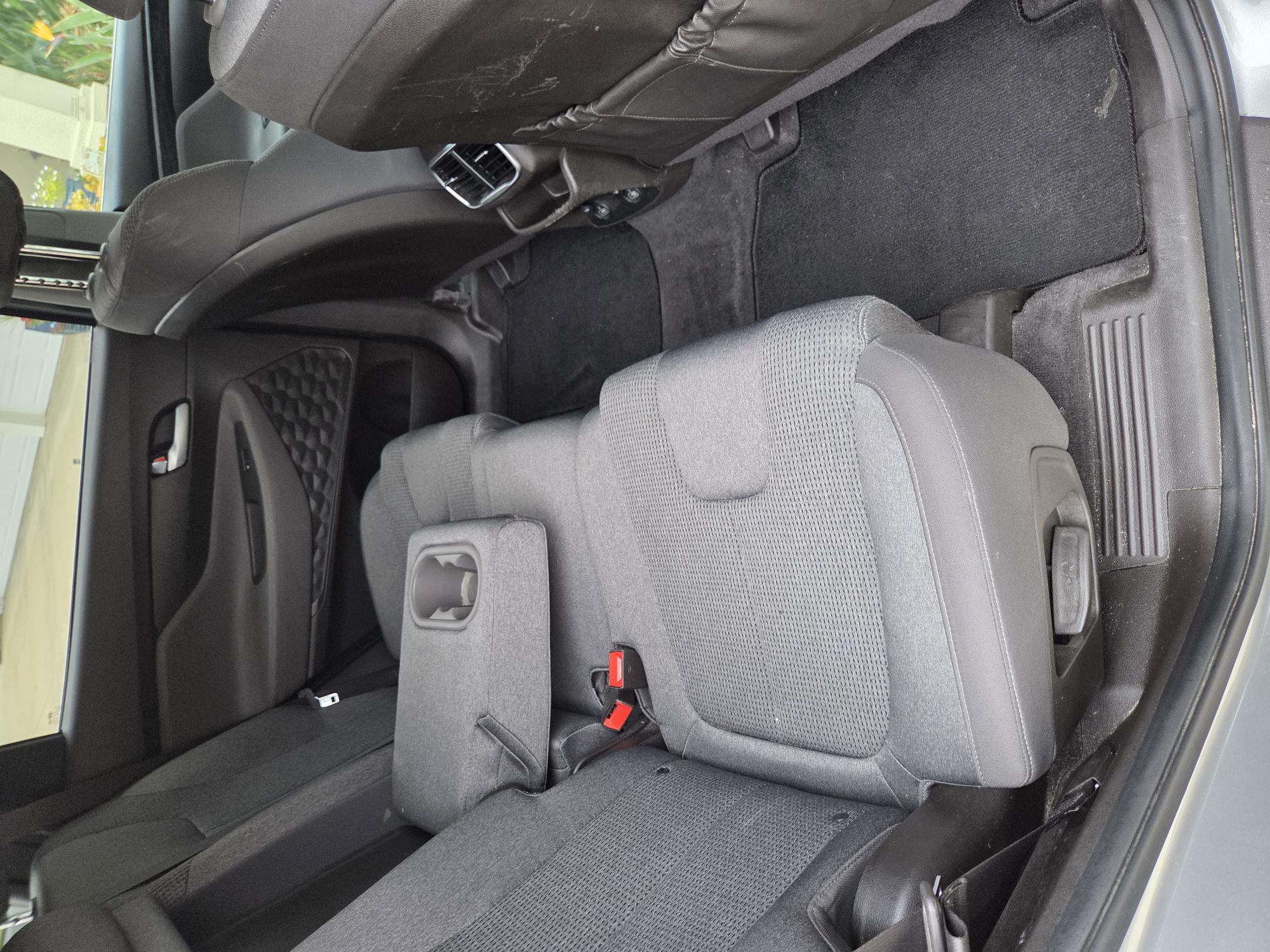 Used 2020 Hyundai Santa Fe SE w/ Cargo Package FWD image 8
