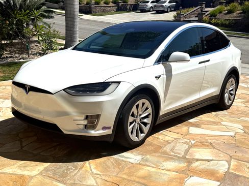 Used 2018 Tesla Model X 75D AWD/4WD image 1