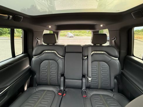 Used 2025 Rivian R1S Adventure AWD/4WD image 28