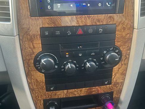 Used 2009 Jeep Grand Cherokee Limited image 16