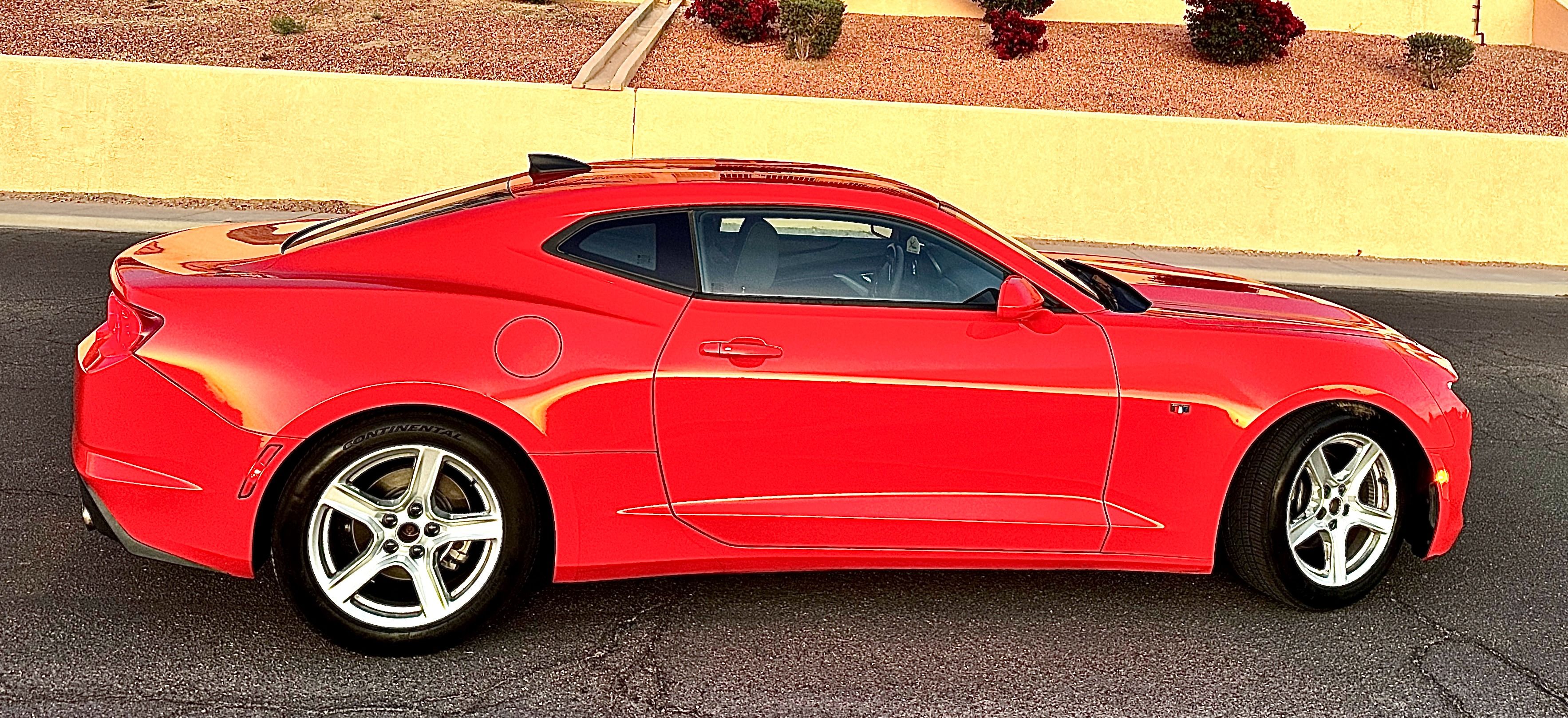 Used 2019 Chevrolet Camaro LT RWD image 1