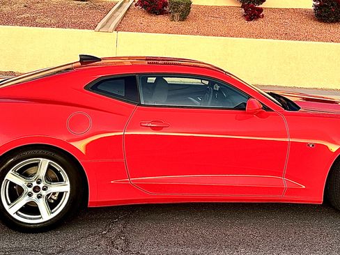 Used 2019 Chevrolet Camaro LT RWD image 1