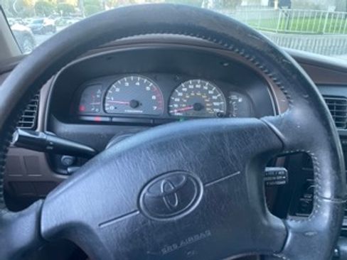 Used 2000 Toyota 4Runner SR5 image 2