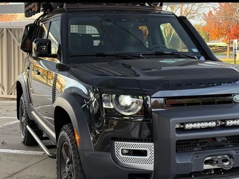 Used 2023 Land Rover Defender 110 S image 8