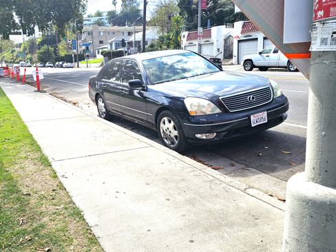 Used 2001 Lexus LS 430 RWD image 5