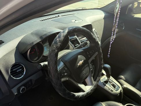 Used 2013 Chevrolet Cruze LT FWD image 4