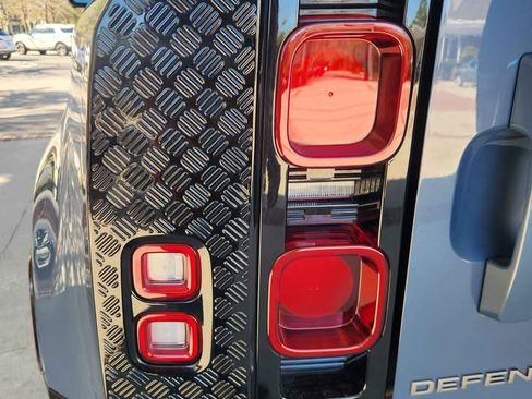 Used 2022 Land Rover Defender 90 X-Dynamic HSE image 9