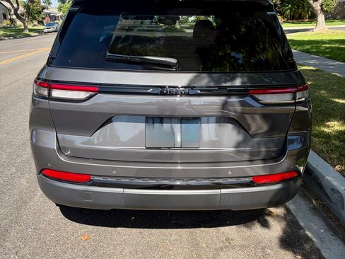 Used 2024 Jeep Grand Cherokee Altitude RWD image 4