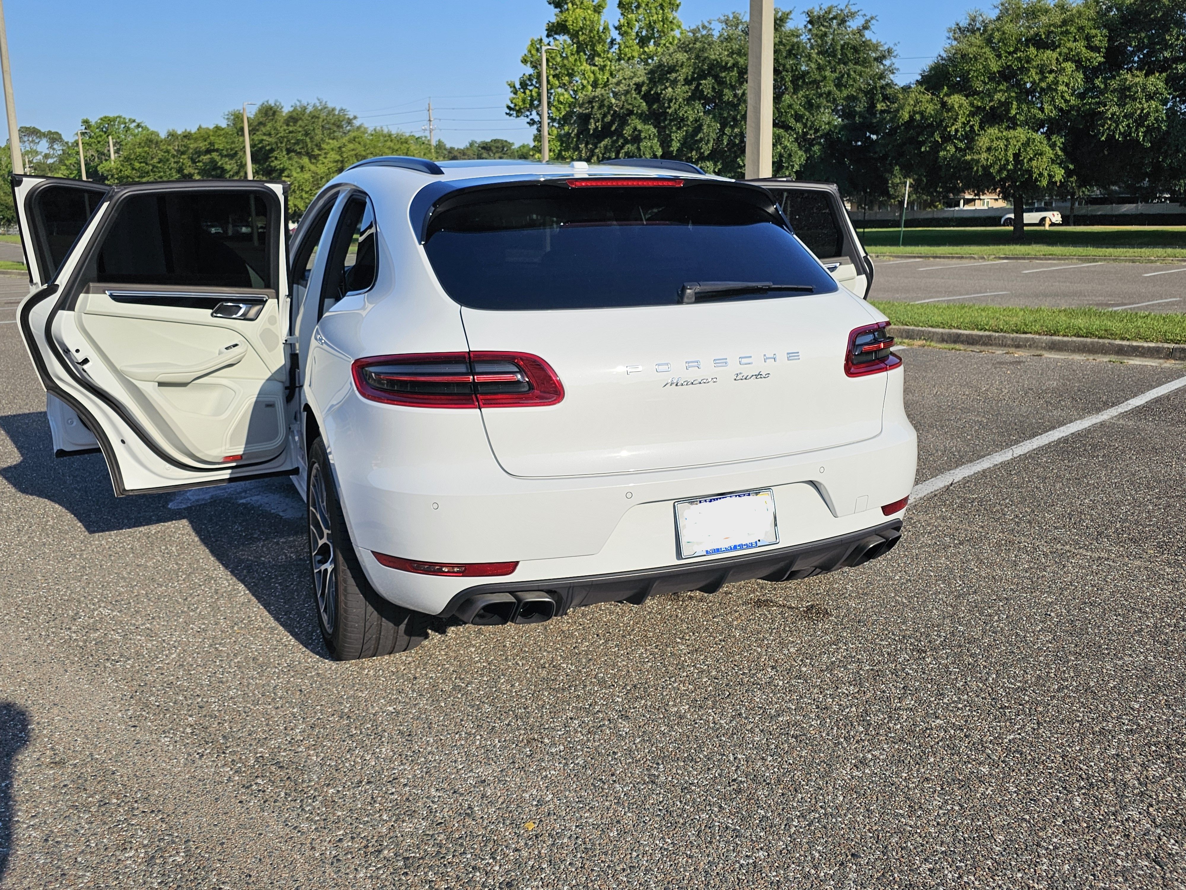 Used 2016 Porsche Macan Turbo image 29