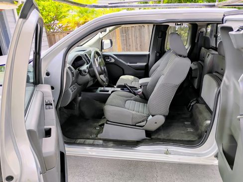 Used 2017 Nissan Frontier SV RWD image 4