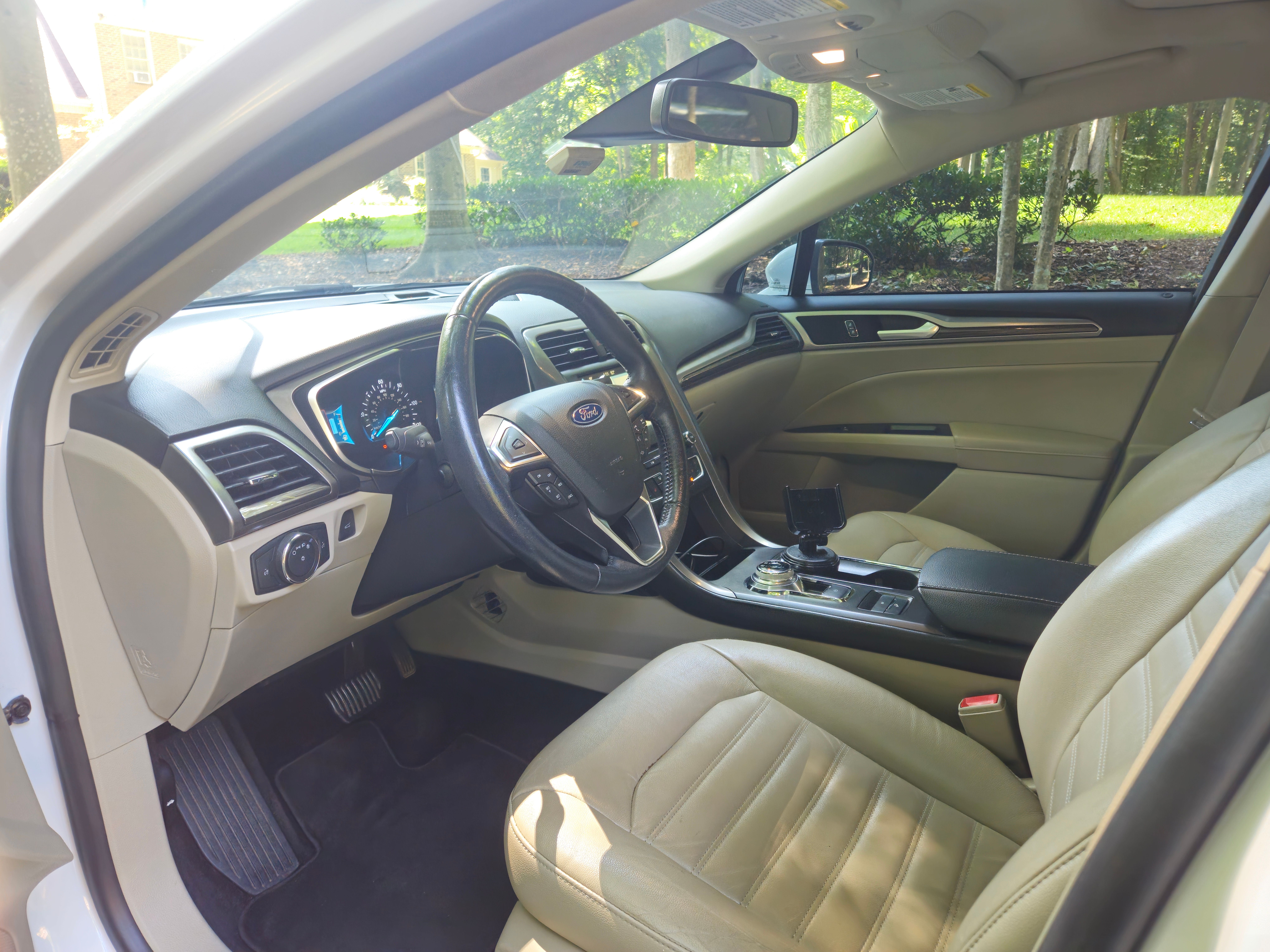 Used 2018 Ford Fusion Energi SE FWD image 17