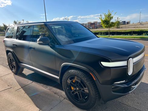 Used 2023 Rivian R1S Adventure AWD/4WD image 8
