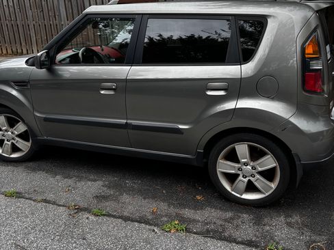 Used 2010 Kia Soul Sport FWD image 5