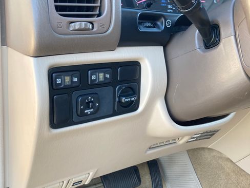 Used 1999 Toyota Land Cruiser image 17