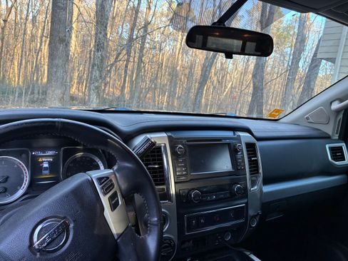 Used 2017 Nissan Titan PRO-4X image 8