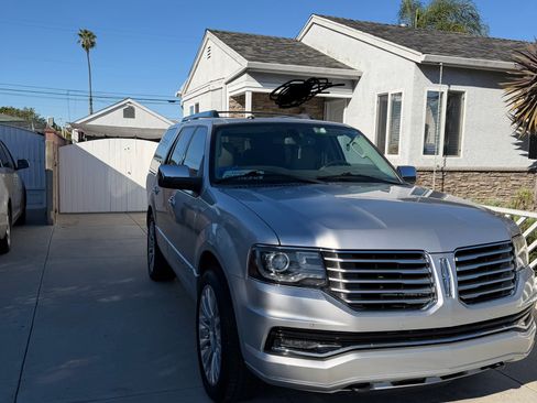 Used 2016 Lincoln Navigator Select image 21