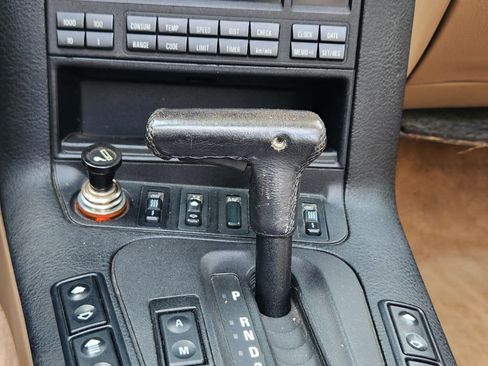 Used 1994 BMW 325i Convertible image 10