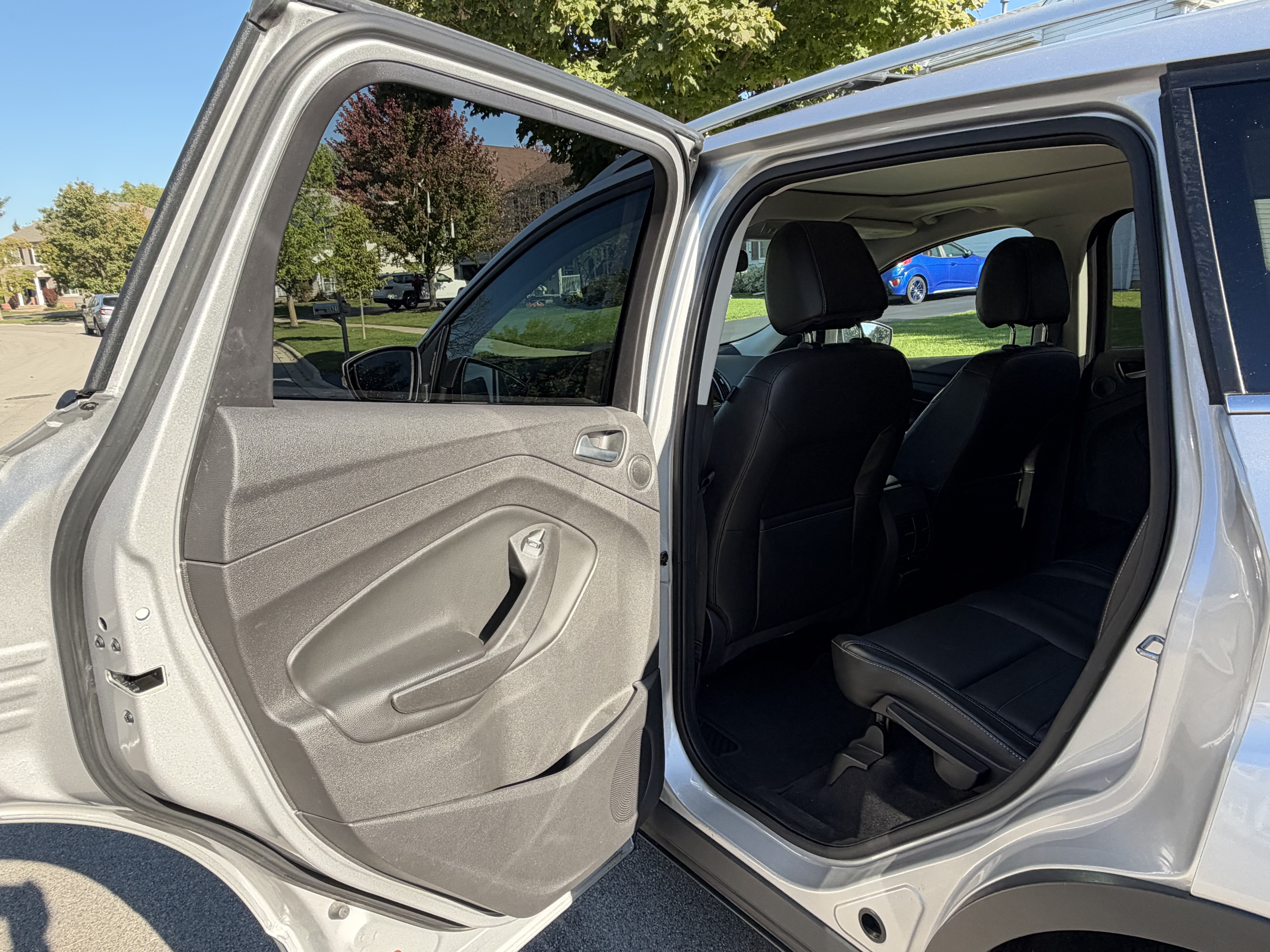 Used 2015 Ford Escape Titanium w/ Equipment Group 301A AWD/4WD image 14