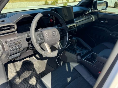 Used 2025 Toyota Tacoma TRD Off-Road w/ TRD Off Road Premium Package image 9