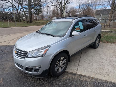 Used 2017 Chevrolet Traverse LT image 10