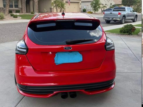 Used 2017 Ford Focus ST FWD image 5
