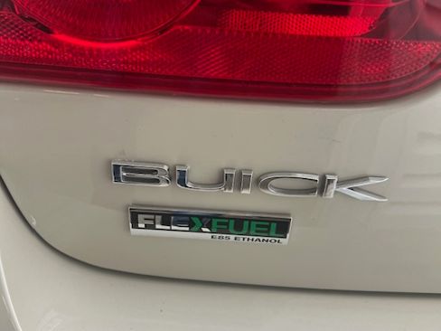 Used 2011 Buick Lucerne CX image 19