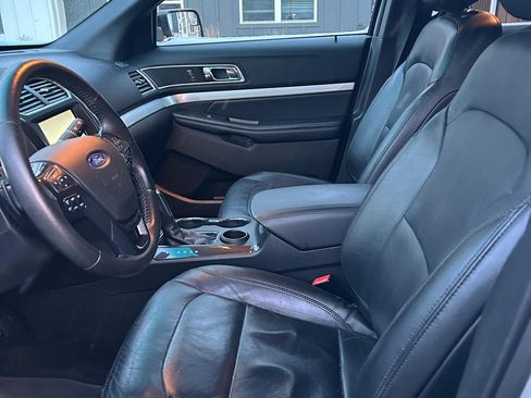 Used 2016 Ford Explorer XLT w/ Equipment Group 202A image 16