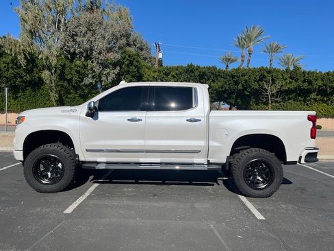 Used 2023 Chevrolet Silverado 1500 High Country w/ High Country Premium Package image 12