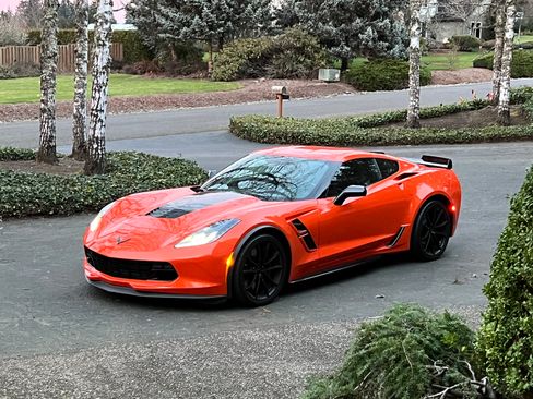 Used 2019 Chevrolet Corvette Grand Sport w/ Carbon Flash Badge Package RWD image 9