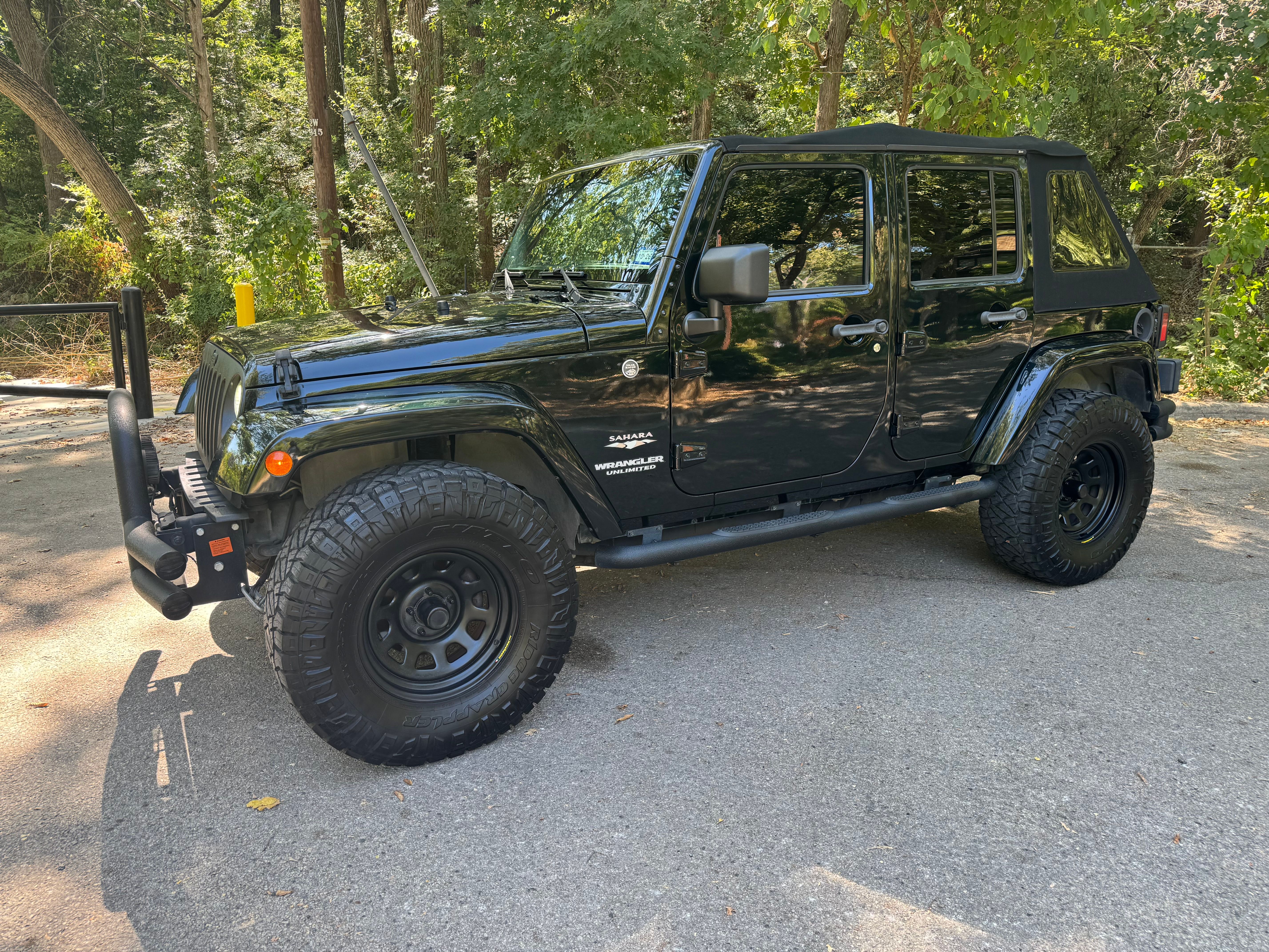 Used 2012 Jeep Wrangler Unlimited Sahara w/ Connectivity Group AWD/4WD image 28