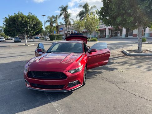 Used 2017 Ford Mustang GT w/ Black Accent Package RWD image 8