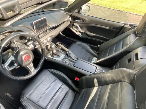 Used 2017 FIAT 124 Spider Lusso RWD image 5