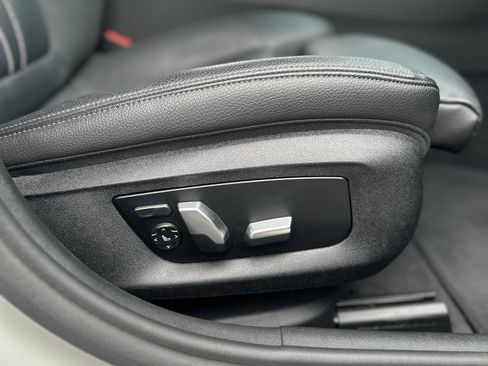 Used 2019 BMW 530e w/ M Sport Package RWD image 16