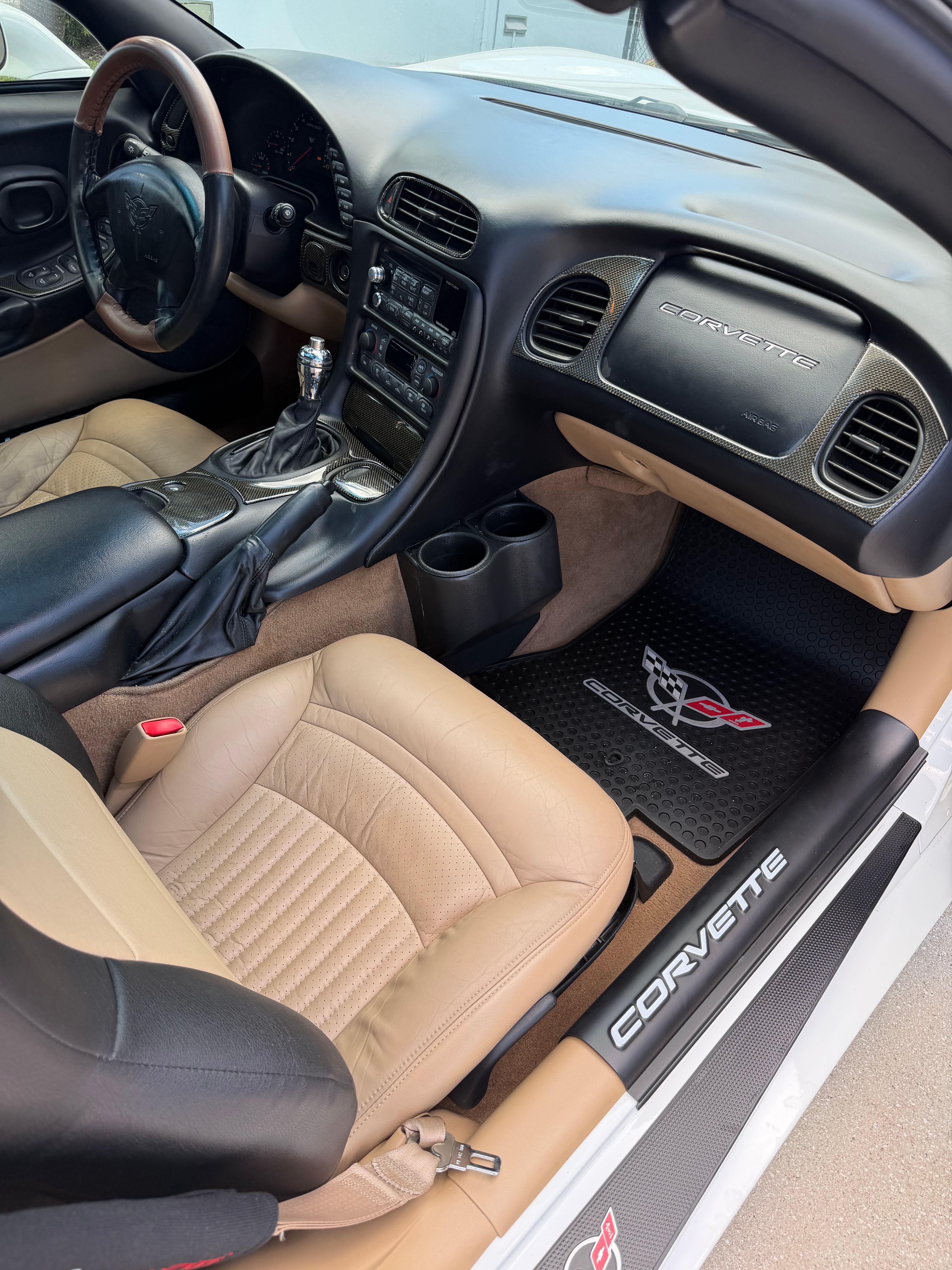 Used 1998 Chevrolet Corvette Coupe w/ Roof Pkg RWD image 17