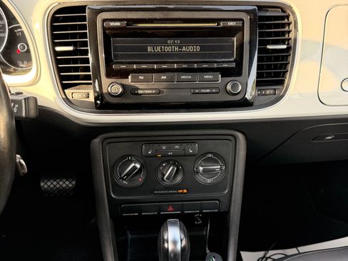 Used 2015 Volkswagen Beetle 1.8T FWD image 19