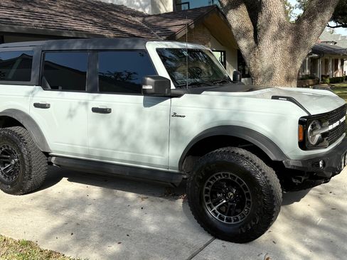 Used 2022 Ford Bronco Wildtrak image 11